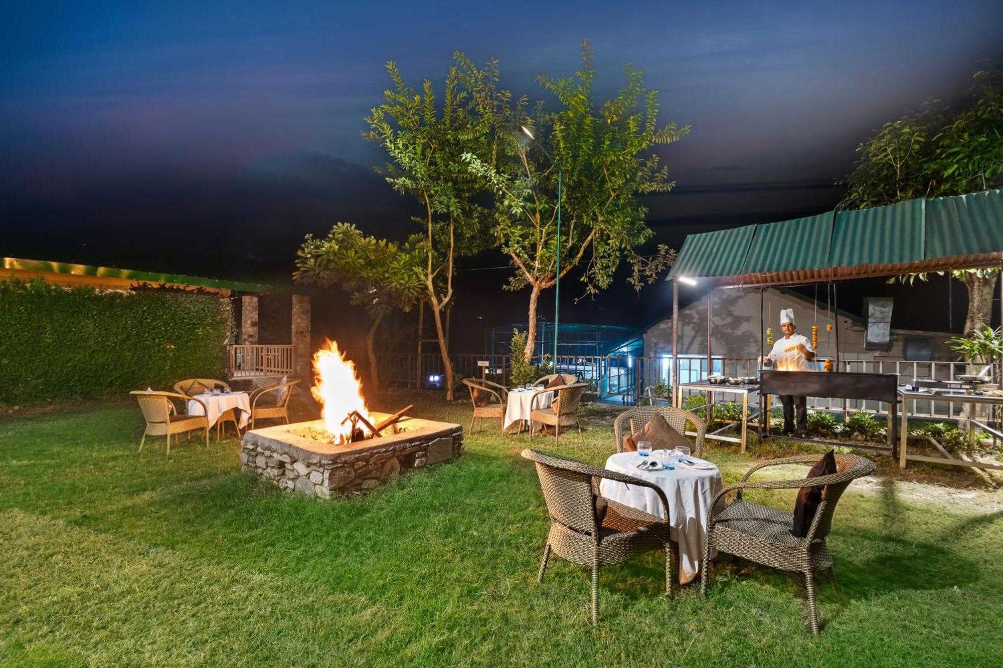 Hotel Sterling Corbett Garjia Exterior foto