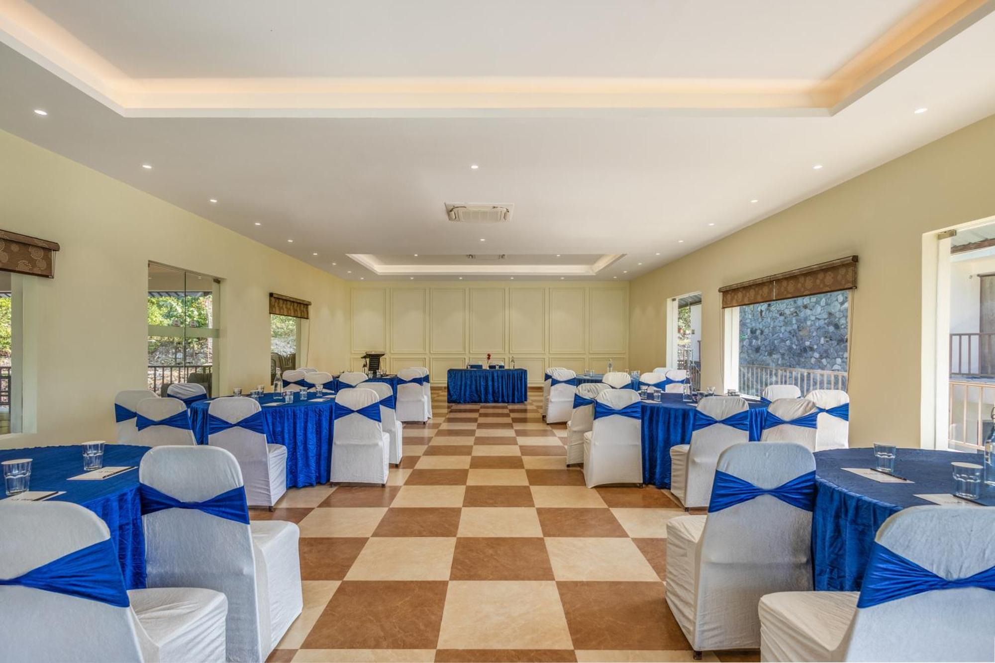 Hotel Sterling Corbett Garjia Exterior foto
