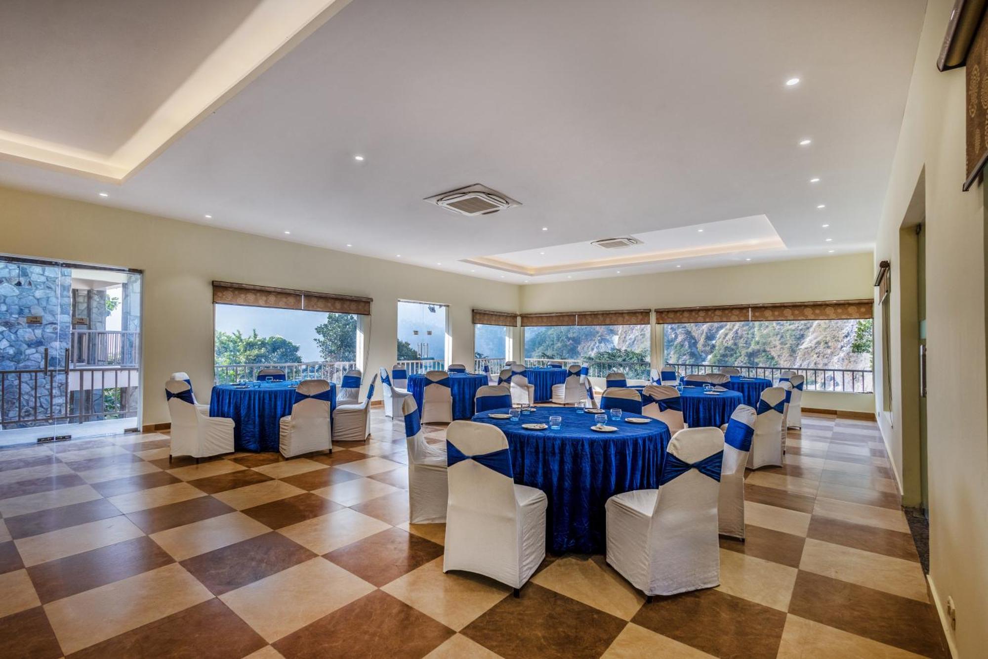 Hotel Sterling Corbett Garjia Exterior foto