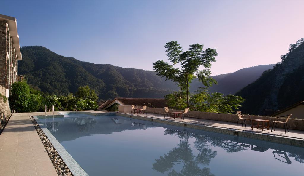 Hotel Sterling Corbett Garjia Exterior foto